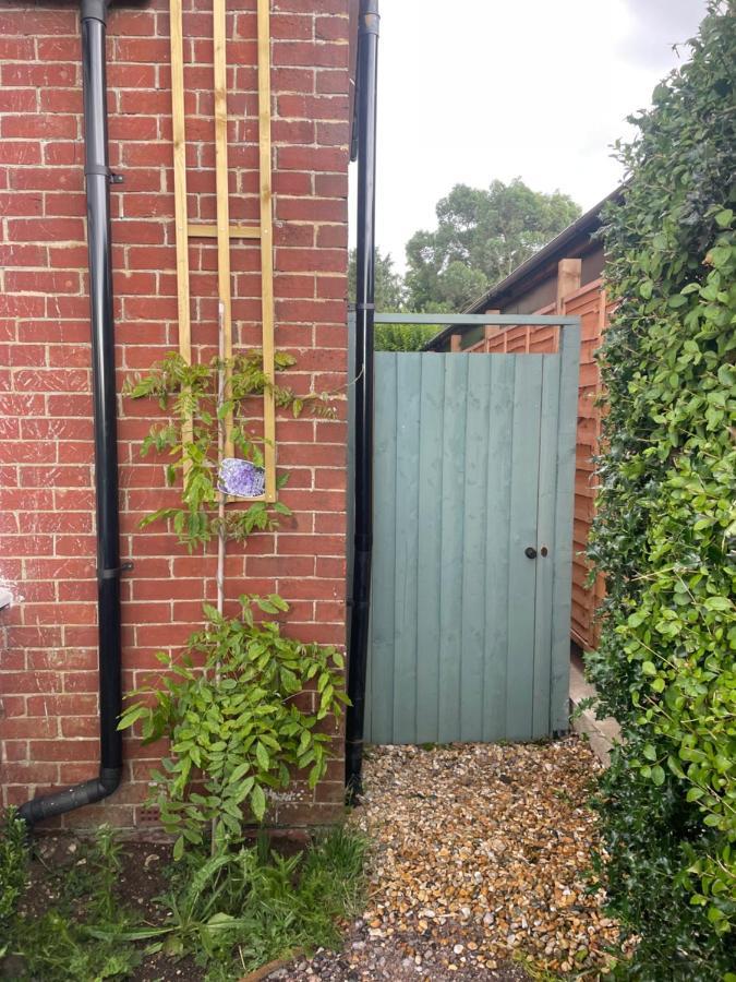 Cobo Cottage Chichester Bagian luar foto